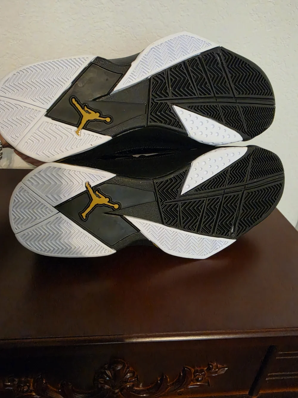 Air Jordan True Flight Black Gold Sneakers 42964072 NWT